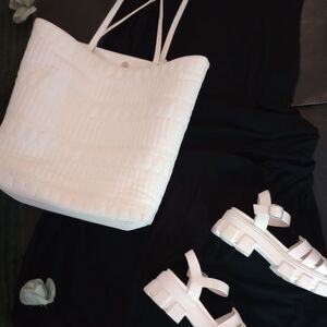 🆕👜SR2 Sondra Roberts Quilted Tote Shoulder Bag with Tassel